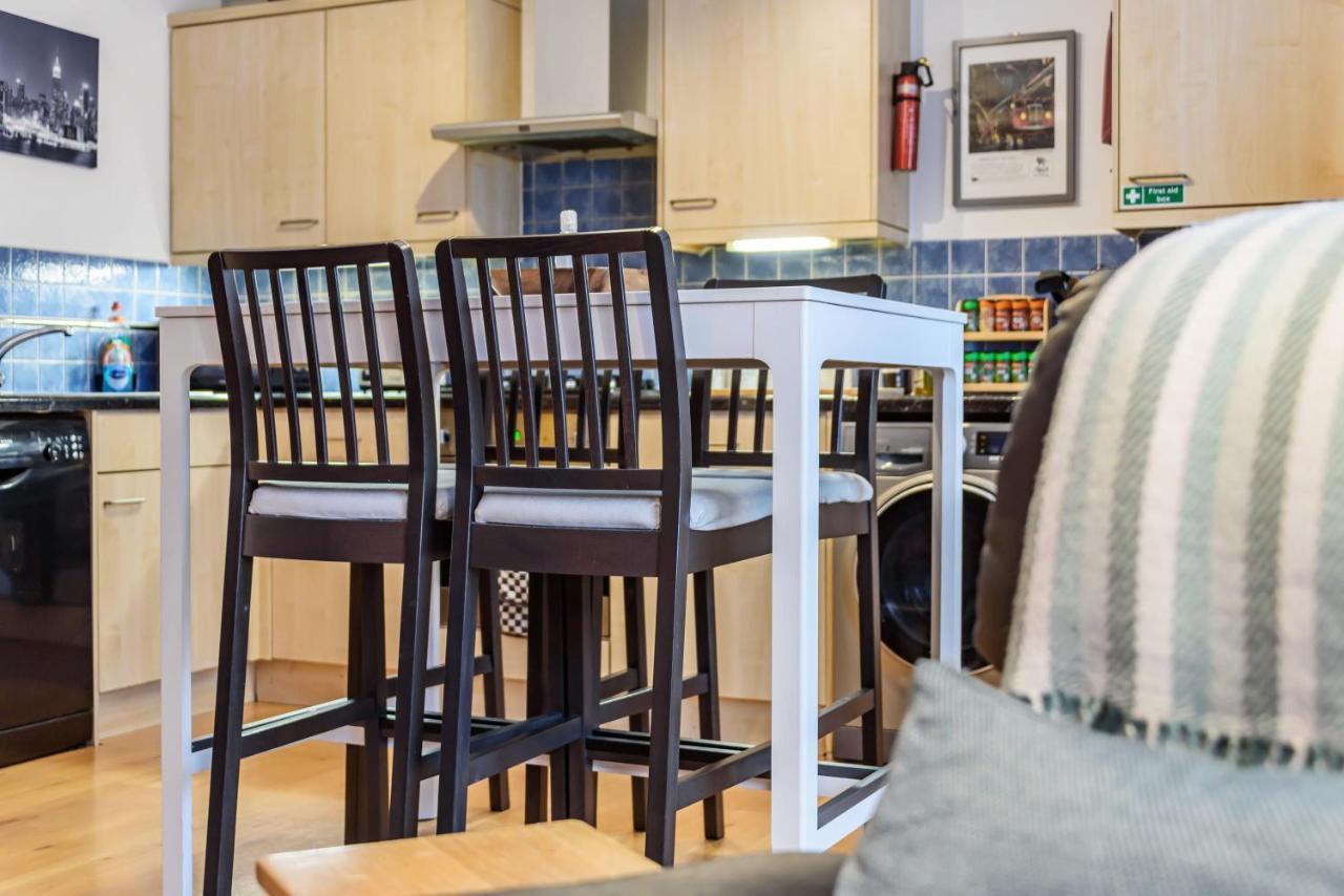 Stylish 2 Bedroom Apartment, Central Exeter, Parking On Site Exteriör bild